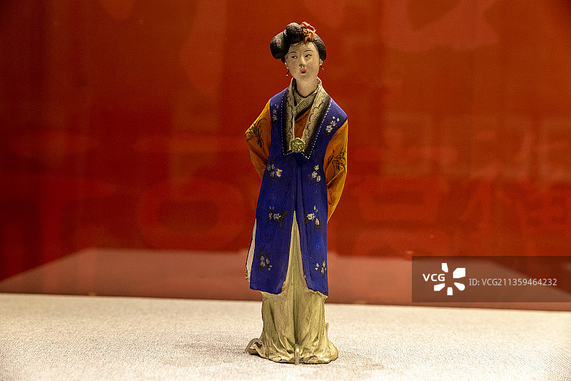 天津民俗：泥人张彩塑——张玉亭制彩塑背手仕女（天津博物馆藏）图片素材