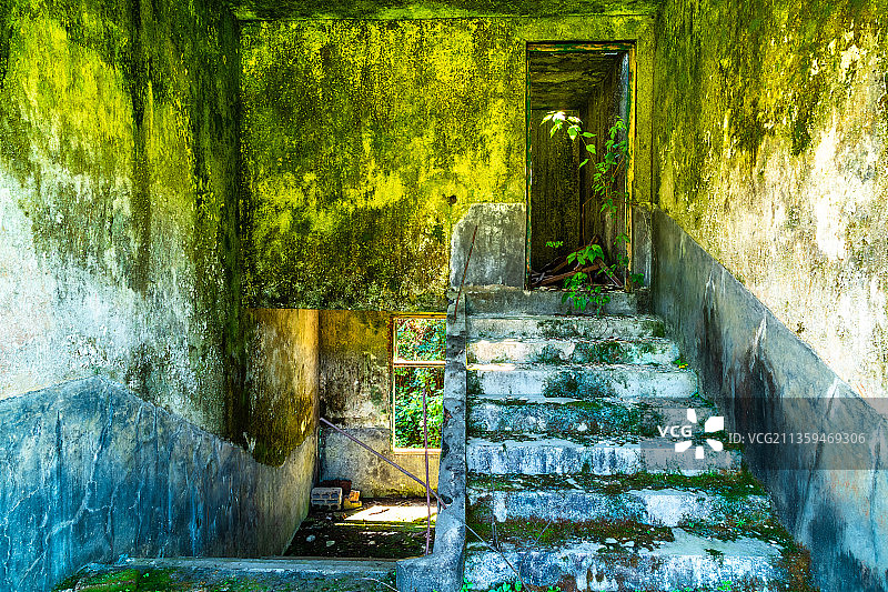 废墟青苔神秘空间图片素材