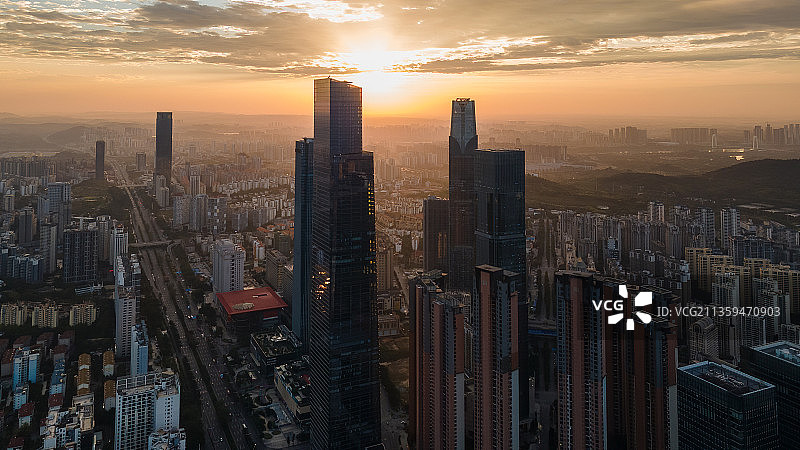 南宁青秀区晨光中的东盟商务区图片素材