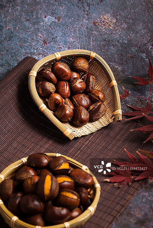 秋季美食糖炒栗子背景图片素材