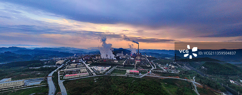 小镇不夜城，贵阳开阳县永温镇国家磷煤化工示范基地欣欣向荣图片素材