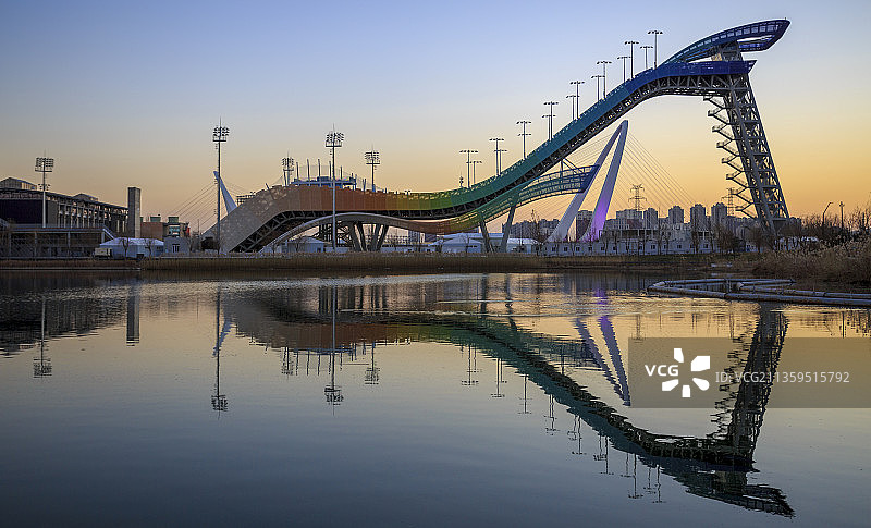 冬奥会，滑雪大跳台，倒影，首钢，日落图片素材