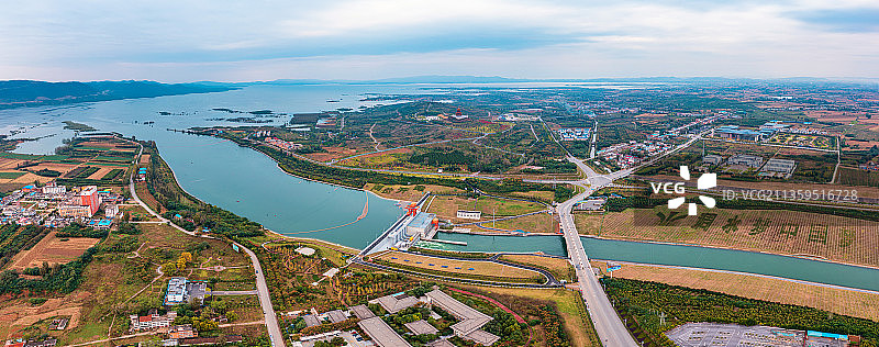 航拍南阳淅川县南水北调渠首风光图片素材