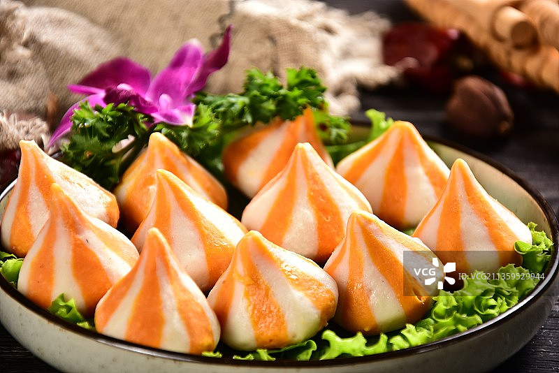 火锅涮羊肉食材鱼籽包海胆包风味鱼丸图片素材