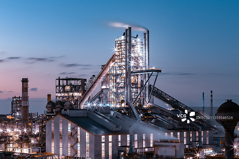 钢铁厂炼铁高炉夜景图片素材