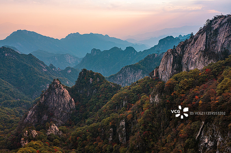 航拍平顶山尧山秋色图片素材