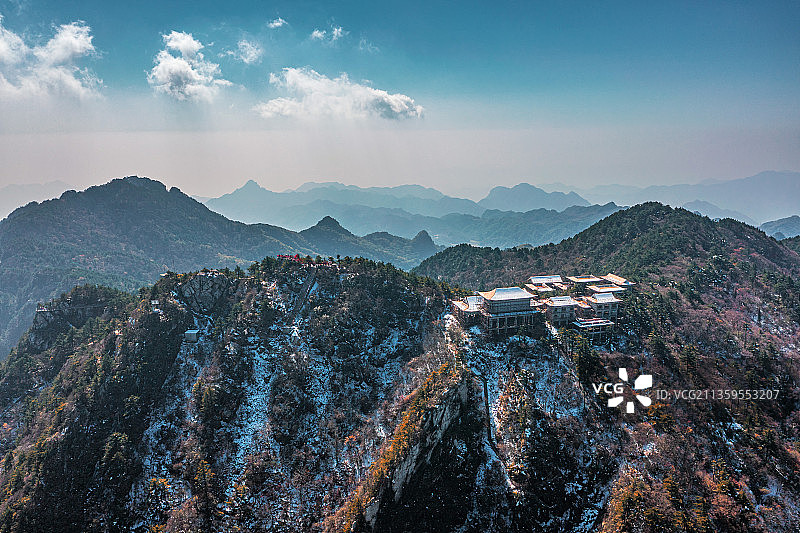 航拍平顶山尧山秋色图片素材