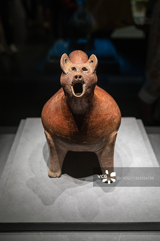 山东博物馆红陶兽形壶图片素材