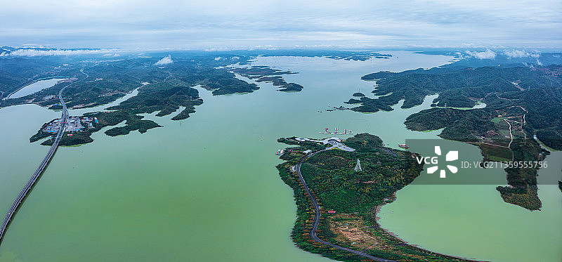 航拍武当太极湖图片素材