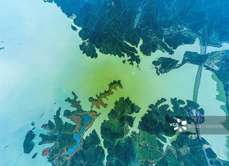 航拍武当太极湖图片素材