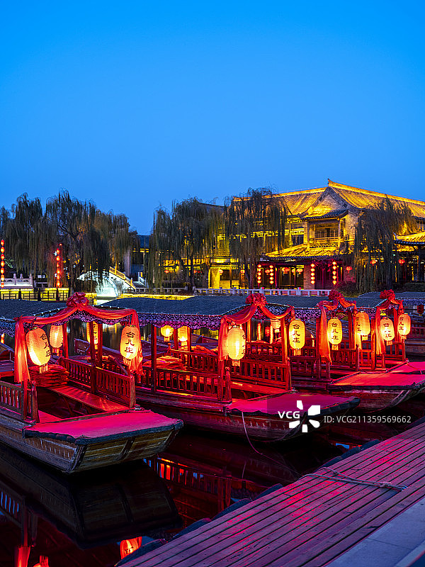 山东省枣庄台儿庄古城摇橹船图片素材