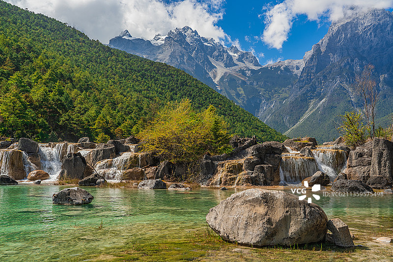 蓝月谷与玉龙山图片素材