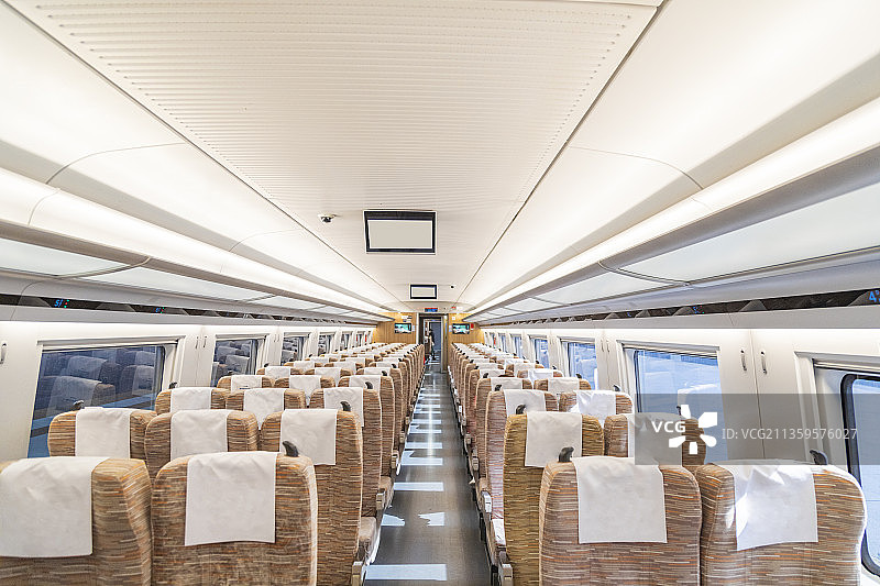 明亮空旷的高铁车厢图片素材