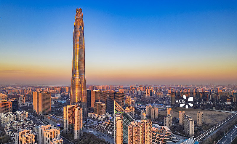 天津滨海新区周大福金融中心傍晚航拍图片素材