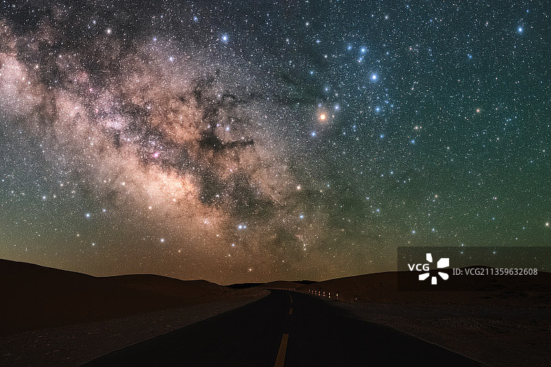自然风光：浩瀚星空与璀璨银河图片素材