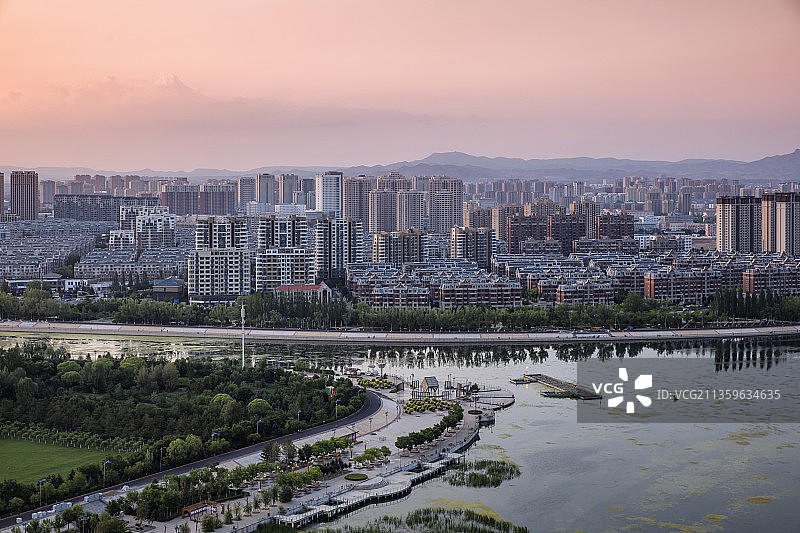 山水间的都市家园图片素材