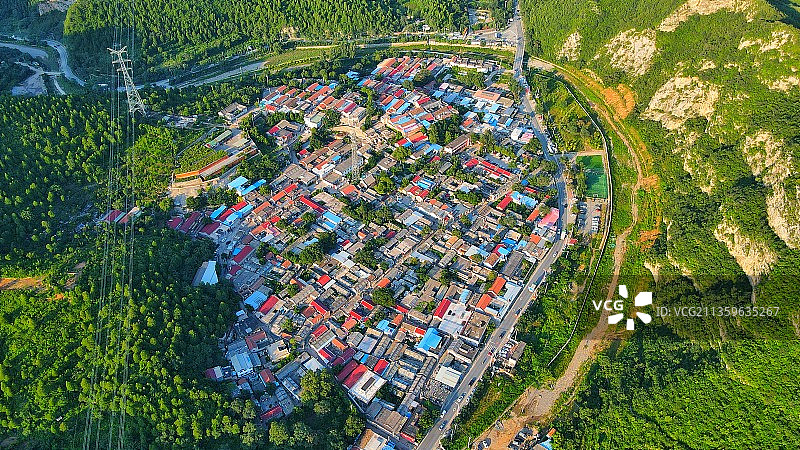 航拍北京门头沟谷山村全景图片素材