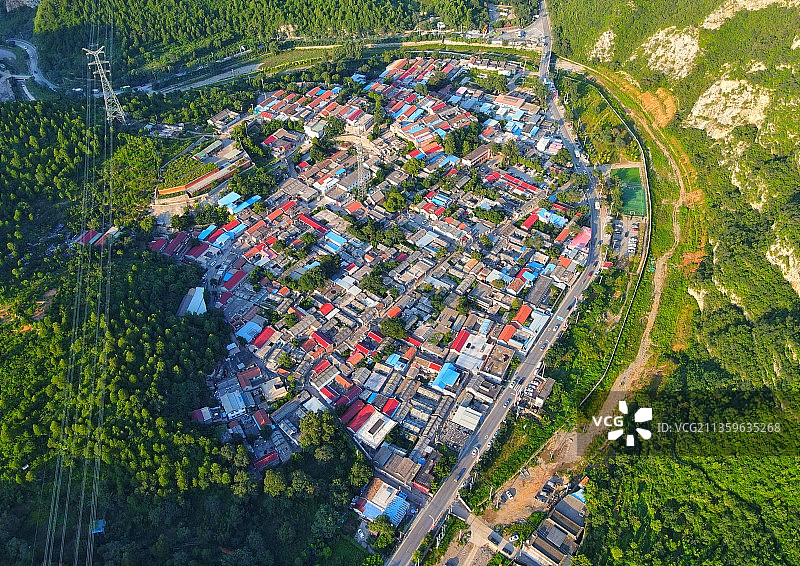 航拍北京门头沟谷山村全景图片素材