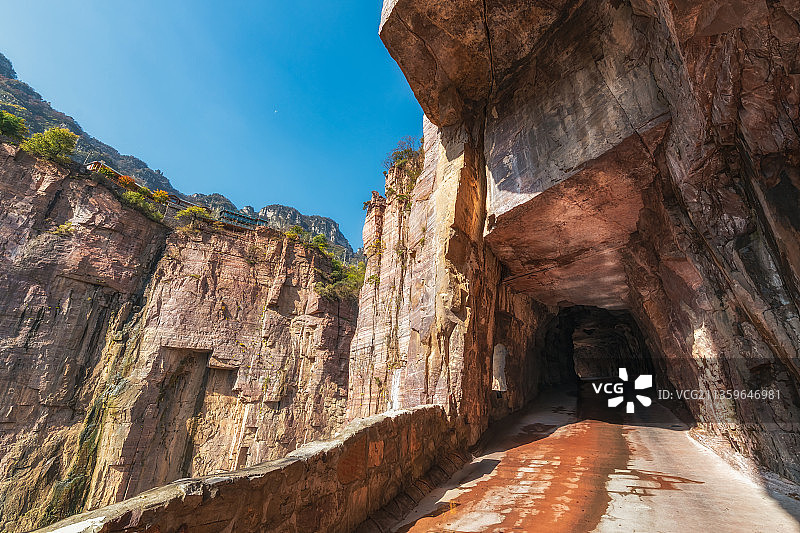 河南太行山新乡辉县万仙山景区郭亮挂壁公路绝壁长廊内部景观图片素材