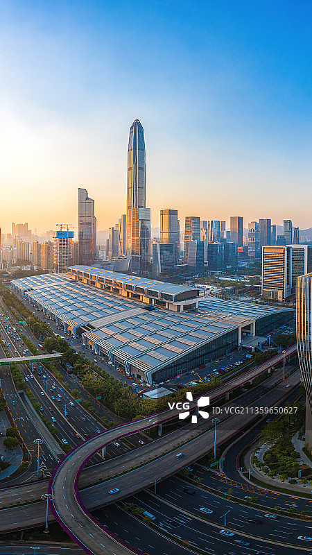 傍晚深圳福田区平安大厦与会展中心图片素材