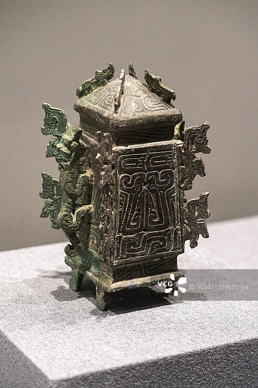 三门峡虢国博物馆文物展品青铜鼎图片素材
