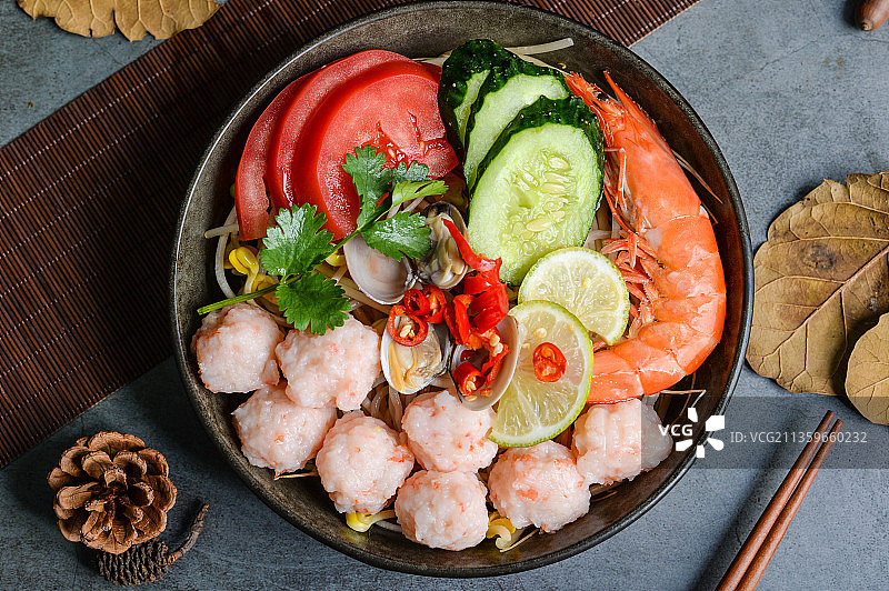 冬阴功手打虾滑图片素材