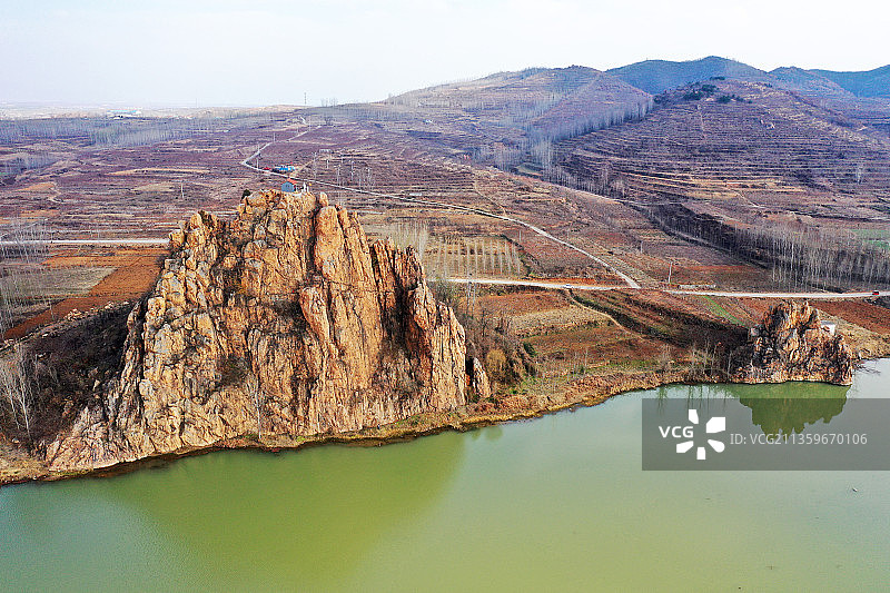 山东临沂平邑县蓝水河畔的丹山风光图片素材