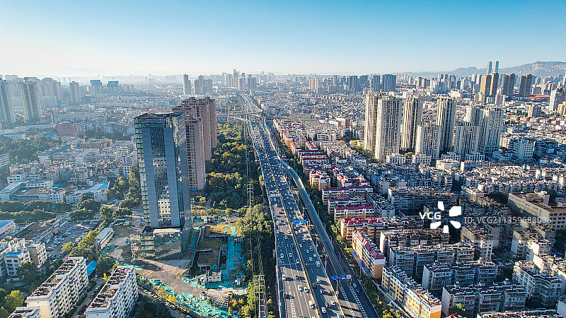 云南省昆明市盘龙区二环快速及其周边城市建筑风光图片素材