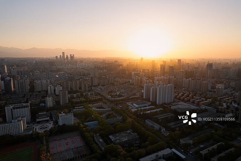 西安电子科技大学秋景图片素材