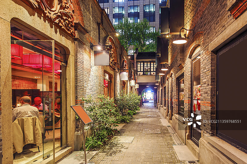 上海石库门酒吧街小巷胡同夜景图片素材