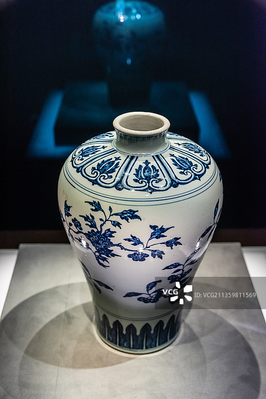 清雍正青花三多纹梅瓶传世品图片素材