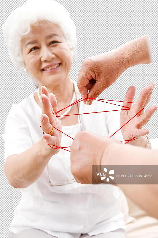 幸福的老年夫妇玩翻绳游戏图片素材