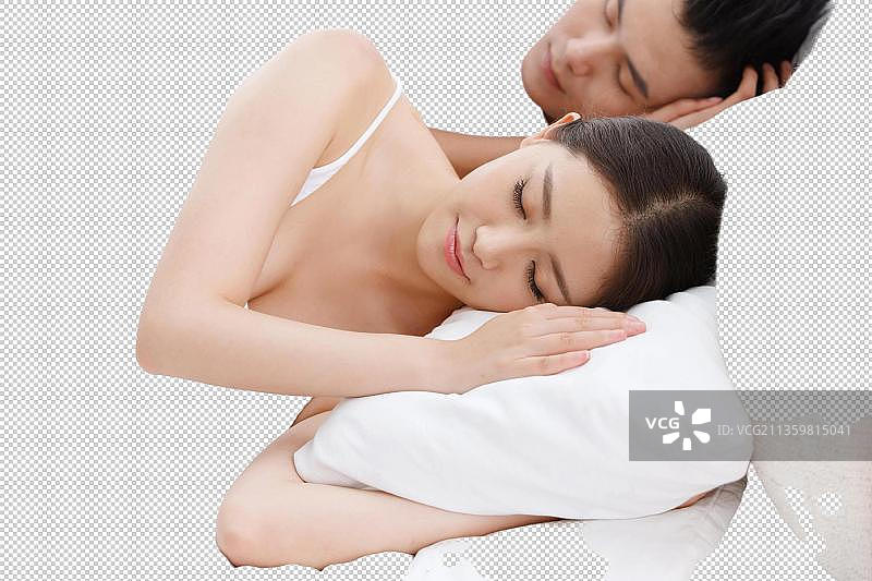 青年夫妇在卧室的床上睡觉图片素材