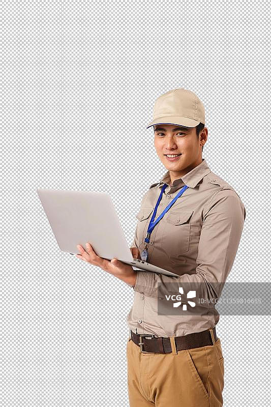 青年物流人员使用笔记本电脑图片素材