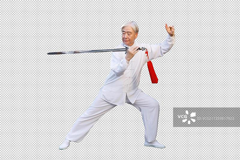 一个老年男人拿着剑在练太极拳图片素材