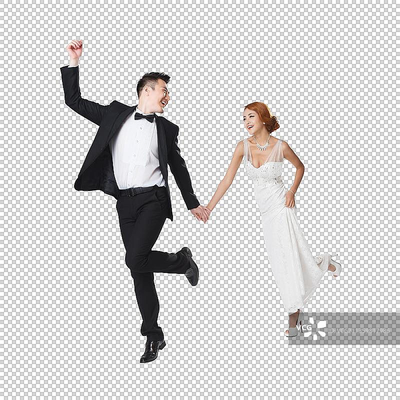 浪漫的青年情侣奔跑图片素材