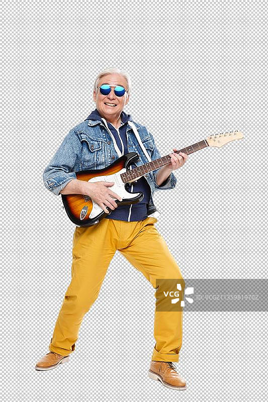一个老年男人在弹吉他图片素材