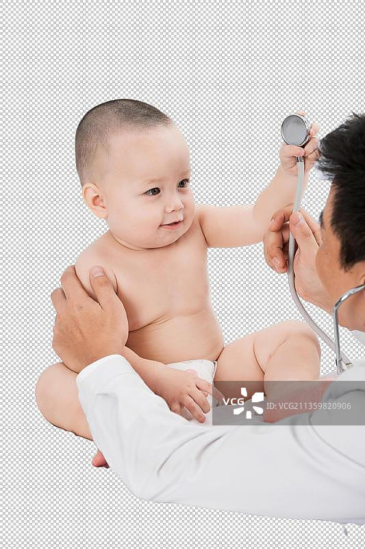 医生正在为婴儿检查身体图片素材
