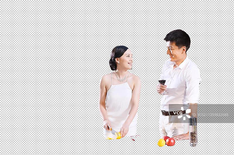 年轻夫妇在生态厨房图片素材