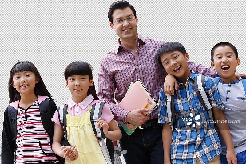 老师和小学生在校园里图片素材