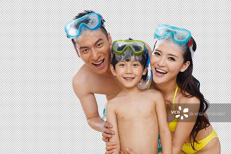 快乐的一家三口在海边玩耍图片素材