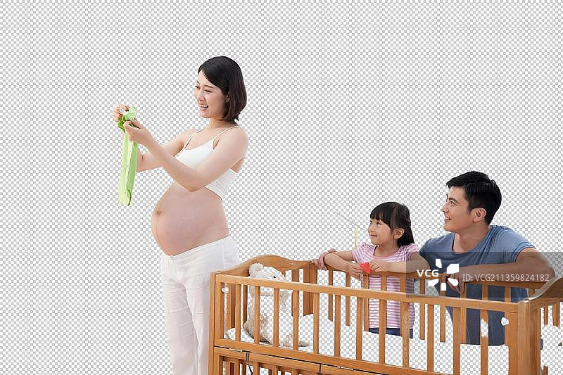 幸福家庭看婴儿衣服图片素材