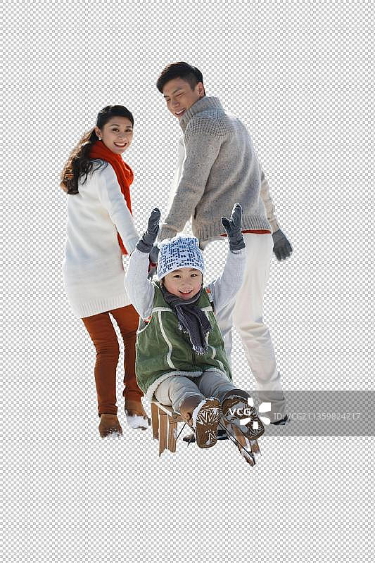 一家三口在雪地上玩耍图片素材