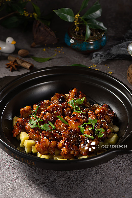 生啫牛蛙煲图片素材