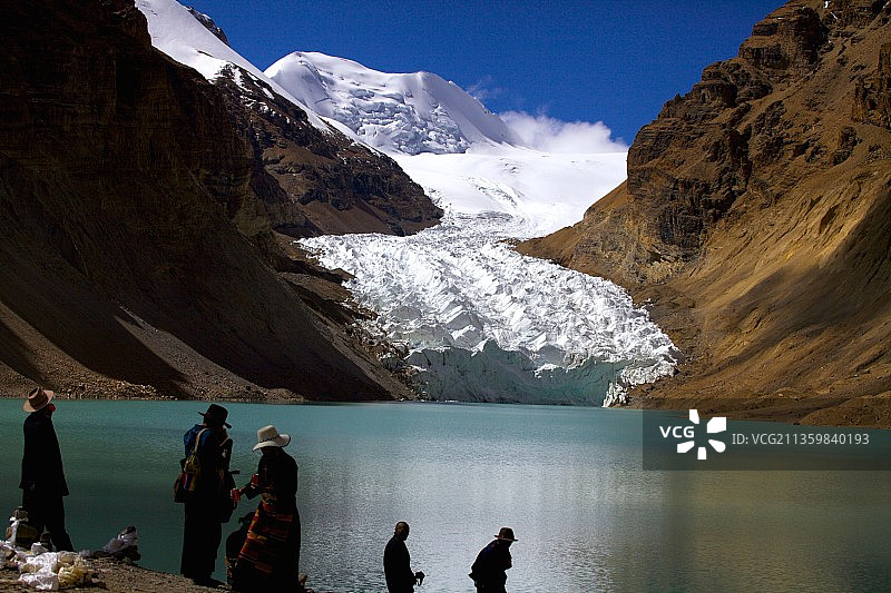 朝拜神山圣湖图片素材