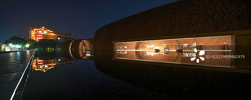 景德镇御窑博物馆夜景。中国，江西省。图片素材