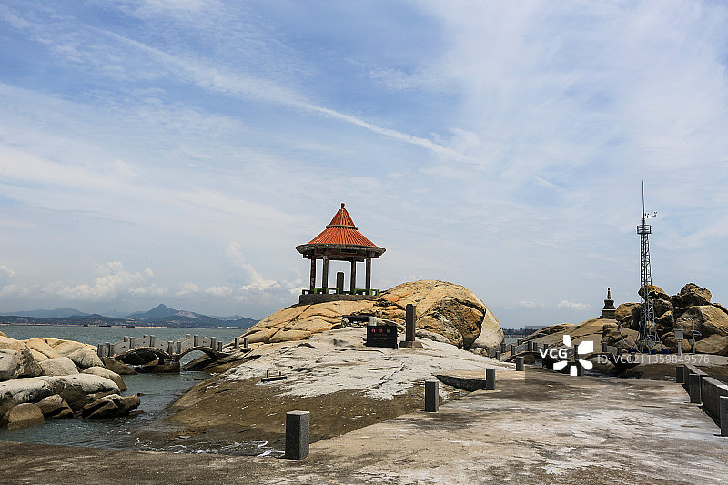 福建厦门大嶝岛和金门之间的白哈礁图片素材