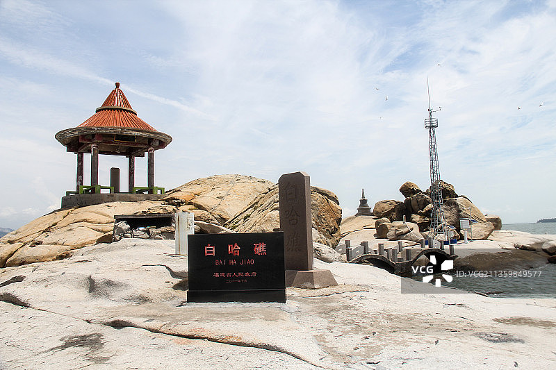 福建厦门大嶝岛和金门之间的白哈礁图片素材