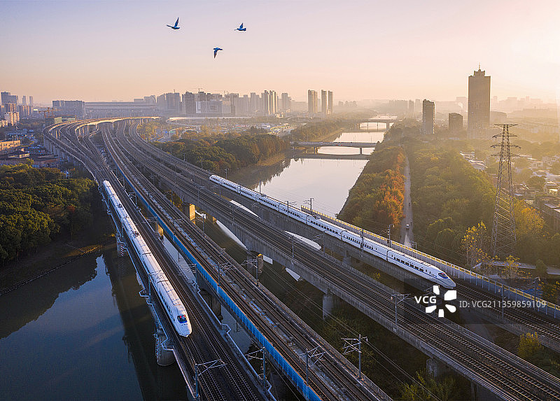 高铁之晨图片素材