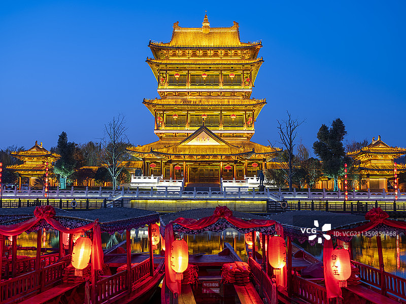 山东省枣庄台儿庄古城复兴楼夜景图片素材